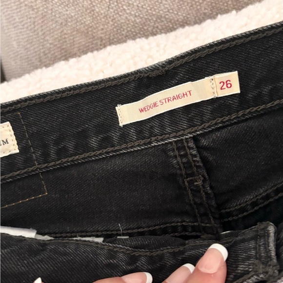 Levi's Wedgie Distressed Straight Leg Jeans - Picture 6 of 9
